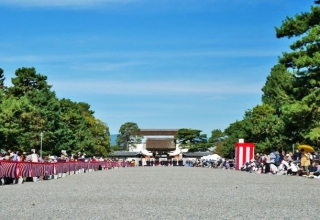 【周辺情報】京都：京都の秋を盛り上げる、趣異なる二大祭「時代祭」・「鞍馬の火祭り」