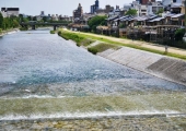【周辺情報】京都：鴨川のせせらぎを聴く初夏の京都の風物詩、納涼床！